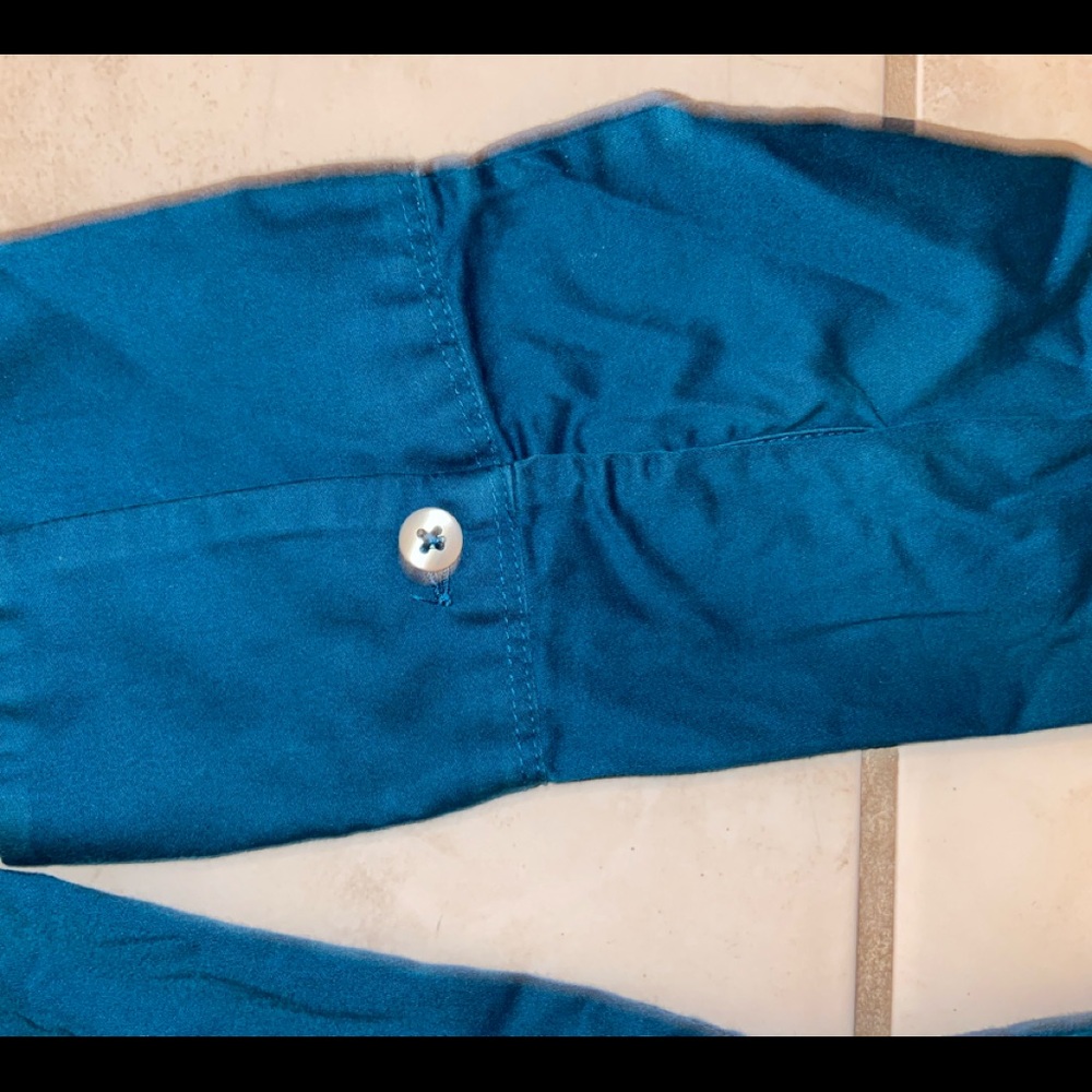 Button down - Picture 3 of 4